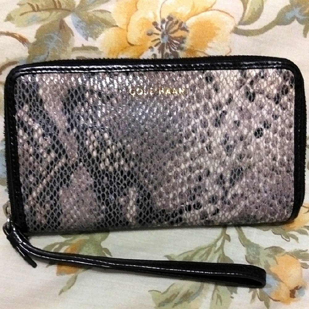 COLE HAAN PYTHON & ITALIAN LEATHER INTERIOR WRISTLET CLUTCH!